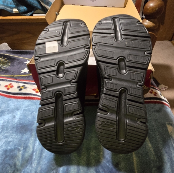 Mens Skechers Arch fit size 11 extra wide new in box - Picture 4 of 5